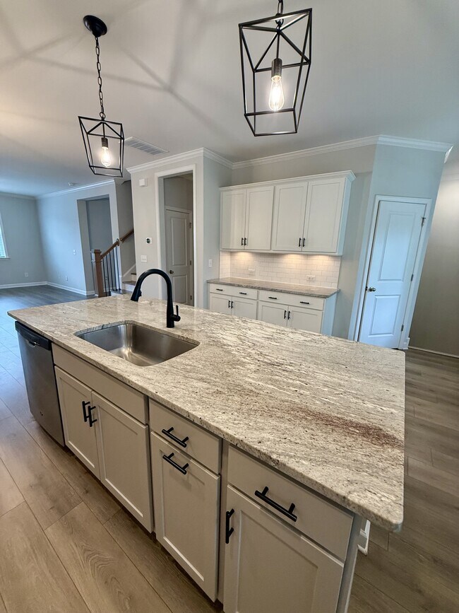 Building Photo - 704 Carraway Garden Dr