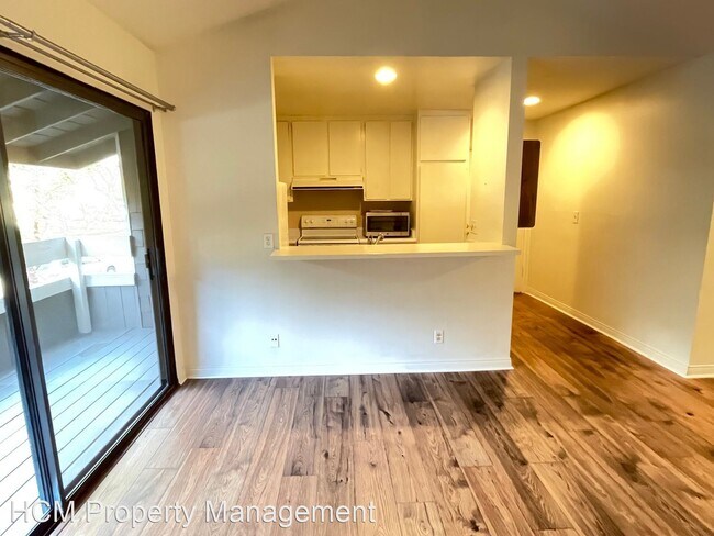 Building Photo - Studio, 1 bath House - 18 Streamwood