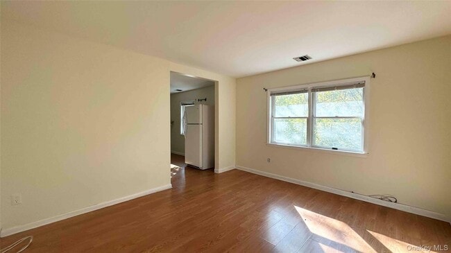 Building Photo - 64 Pine Hollow Rd