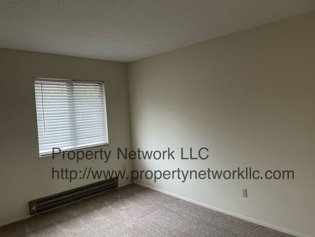 Building Photo - Gresham 2 Bedroom Condo with Garage