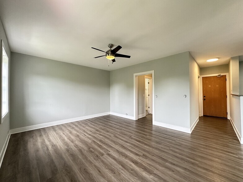 Building Photo - 735 Judson Ave