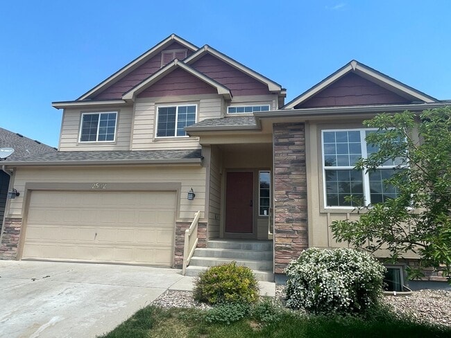 Building Photo - Beautiful 4 Bed, 3 Bath House in Maple Hill!