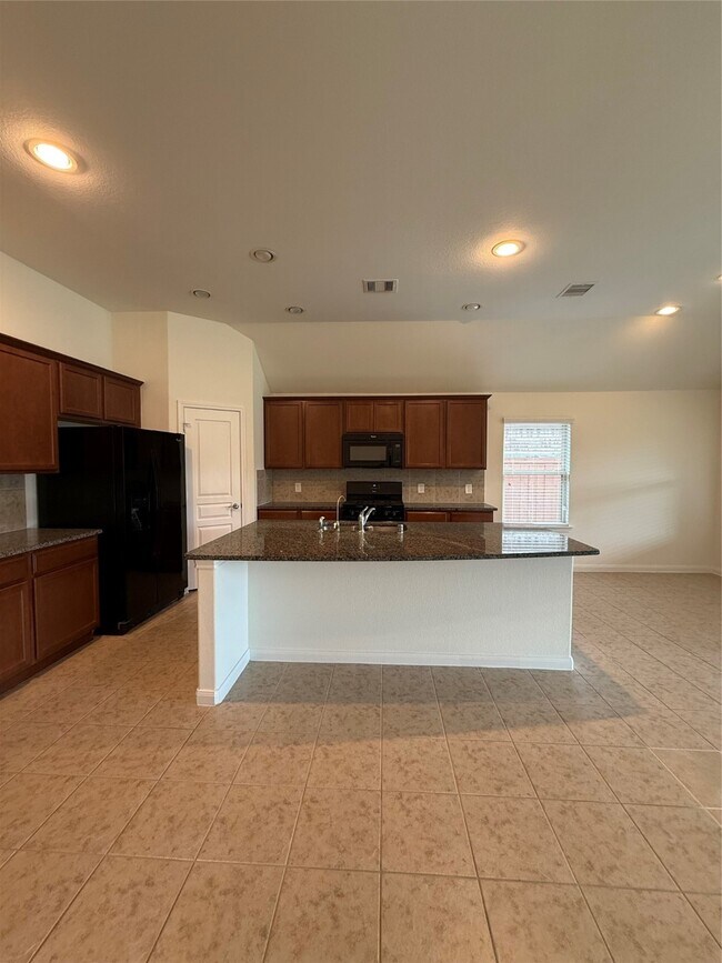 Building Photo - 22646 Triangle Ridge Dr