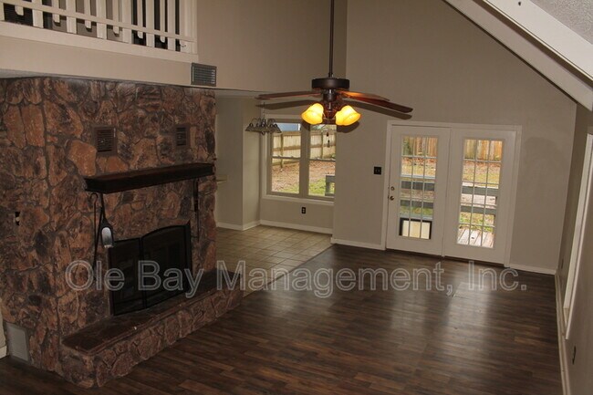 Building Photo - 806 McNeil Ave