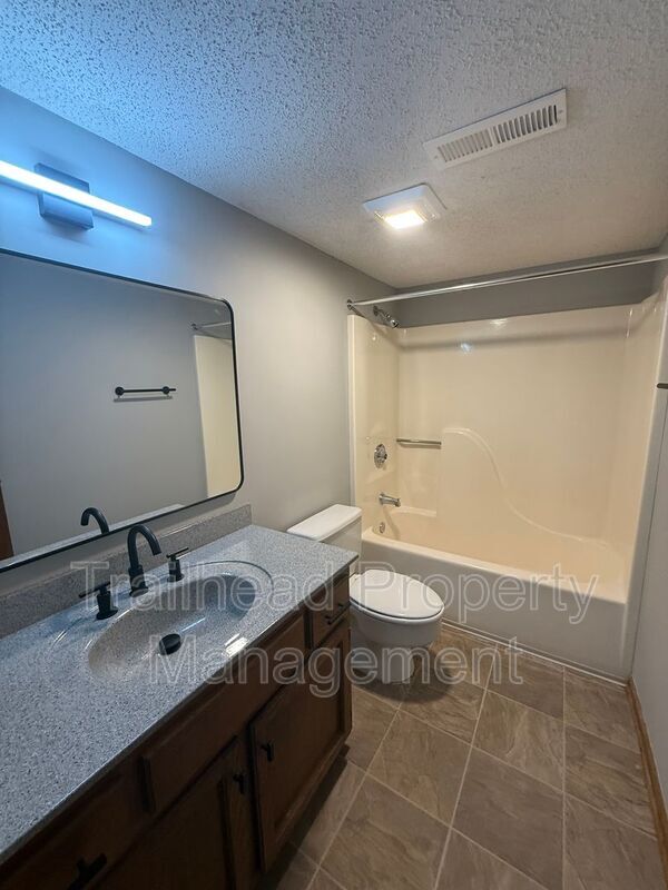 Building Photo - 3409 NW Duncan Rd