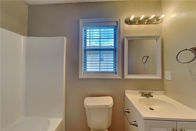 Building Photo - 102 Ashford Dr