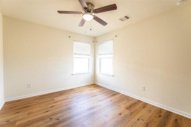 Building Photo - 4118 Lake Cypress Cir