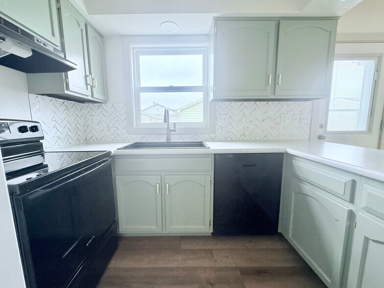 Kitchen - 1407 W 2nd St