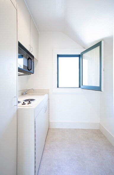 Building Photo - 940 Norumbega Dr