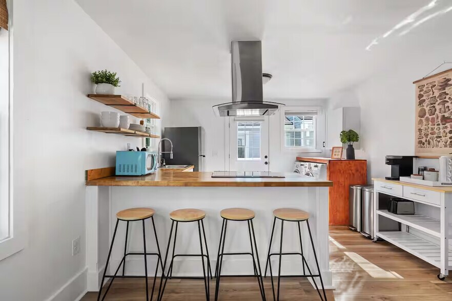 Building Photo - 4995 Chateau Ave