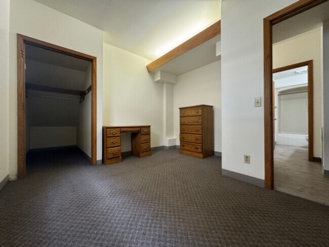 Building Photo - 408 N Frances St