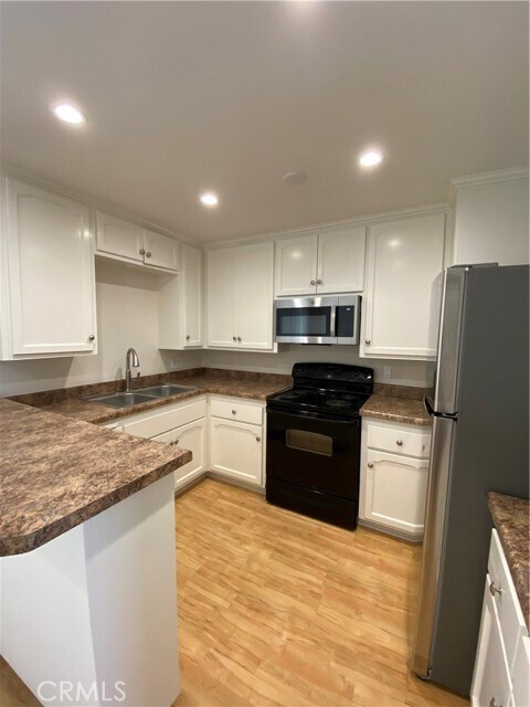 Building Photo - 665 W 34th St