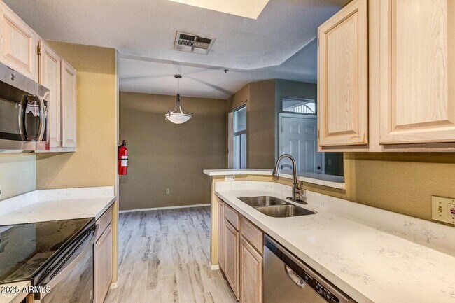 Building Photo - 11375 E Sahuaro Dr