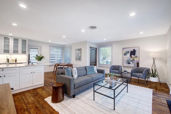 Building Photo - 2015 Eaton Ln