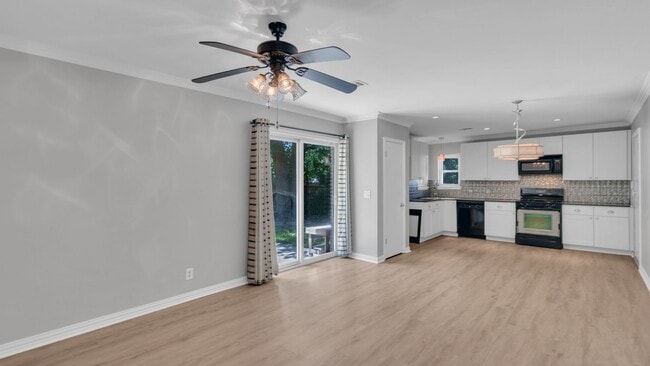 Building Photo - Beautifully Redone 2 Bedroom House! Availa...
