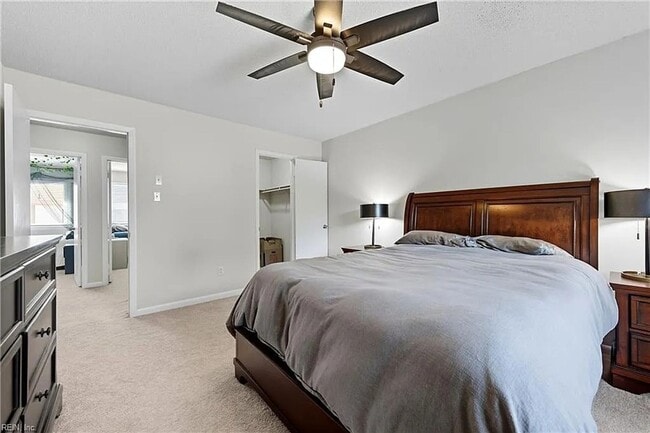 Building Photo - Updated 3BR Townhome — Assigned Parking, HOA Included, Military Welcome. Move in by March 31st an...