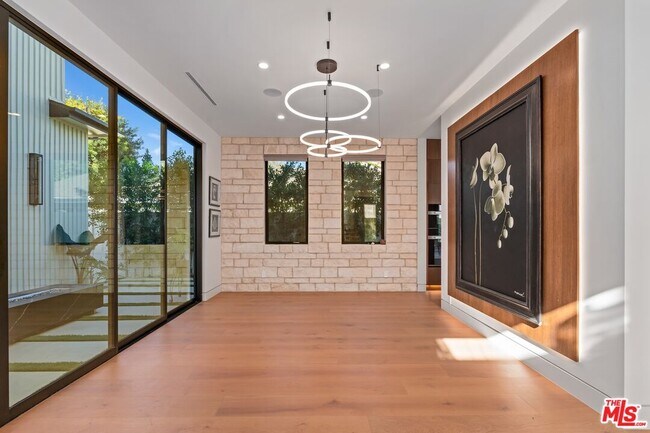 Building Photo - 4708 Noble Ave