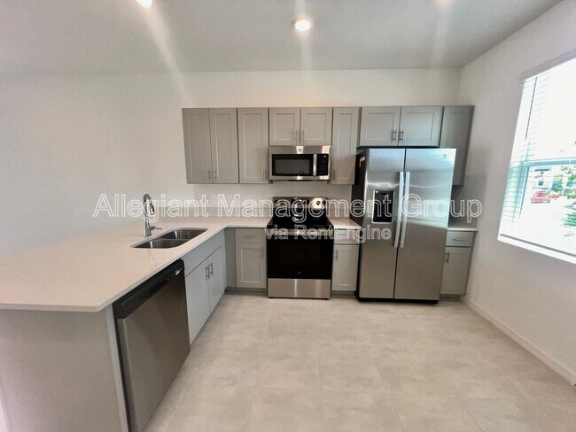 Building Photo - 3200 Skyline Lp