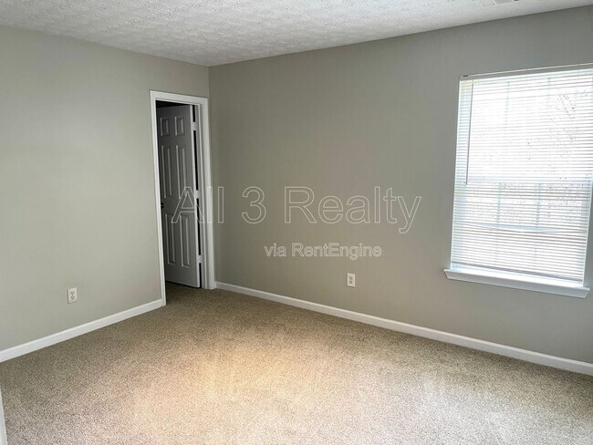 Building Photo - 225 Forrest Ln