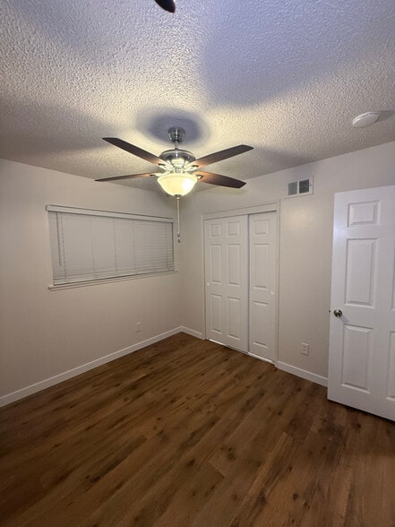 Building Photo - 319 Jullien Dr