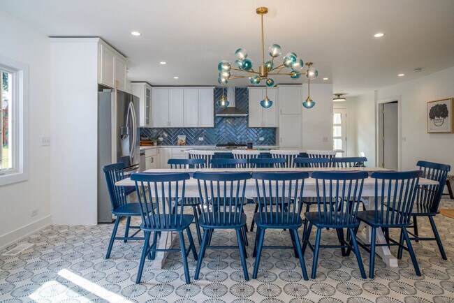 Building Photo - 184 Grand Ave