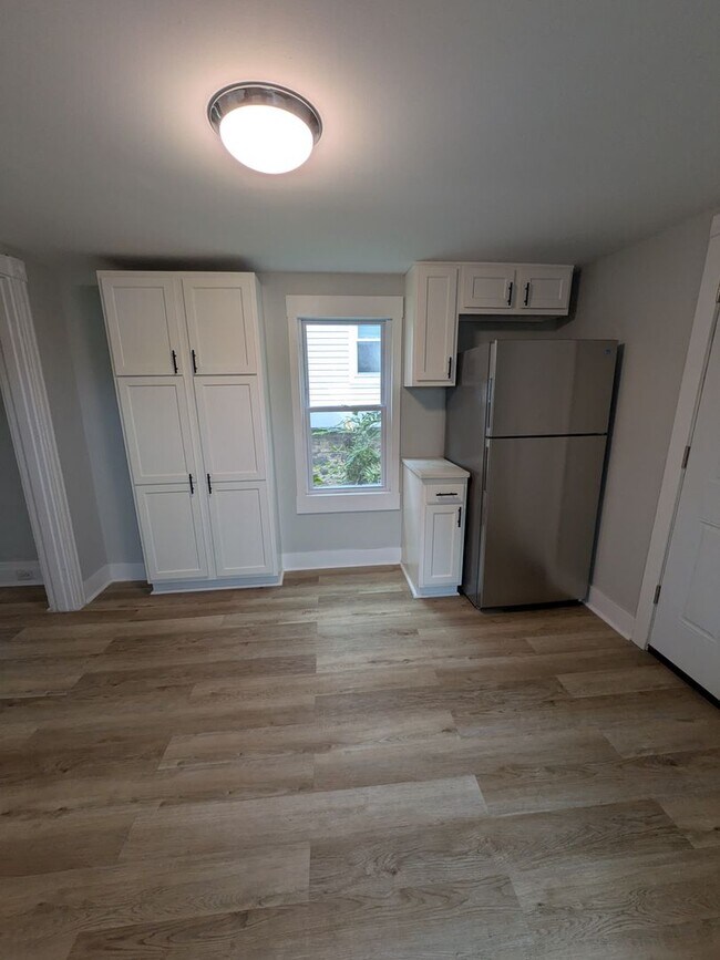 Building Photo - Beautifully renovated 3 bedroom home in Sw...