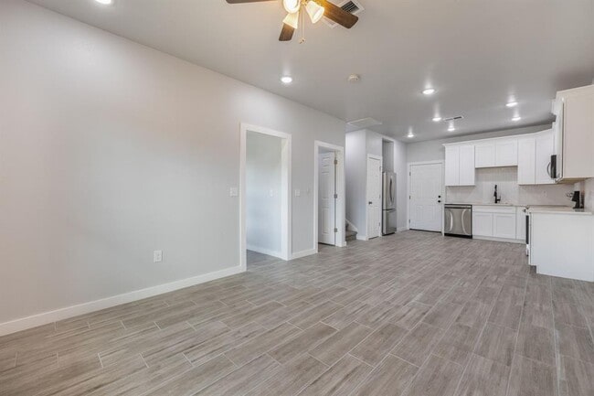 Building Photo - 600 Kimbro #B St