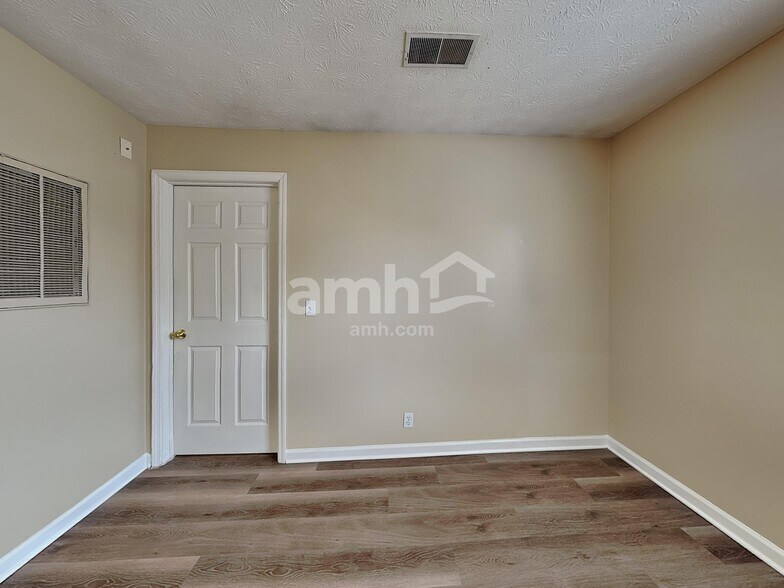Building Photo - 1612 E Blairmont Dr