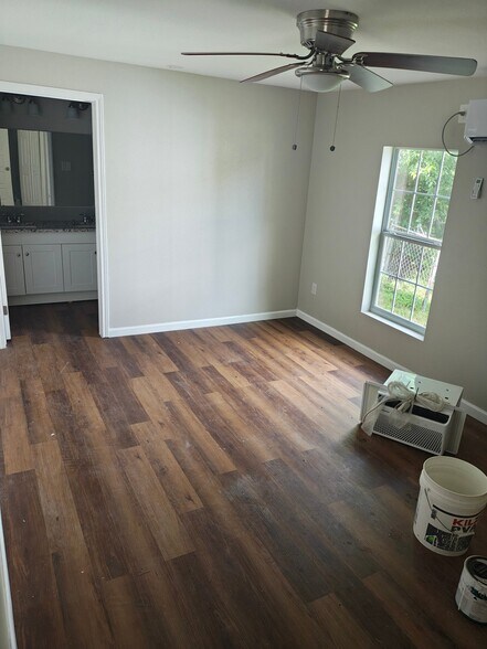Building Photo - 722 Pennystone Ave