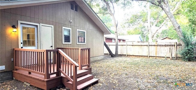 Building Photo - 317 Armstrong St