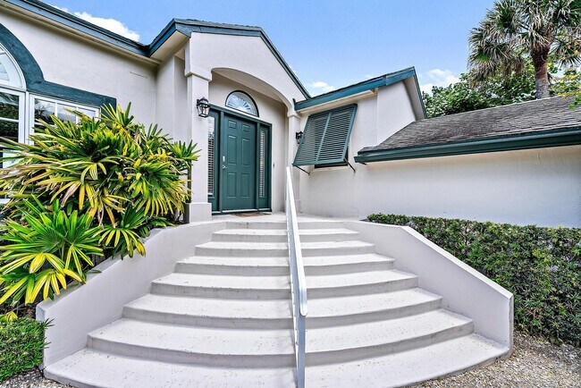 Building Photo - 5 N Beach Rd