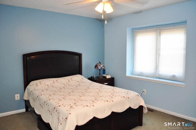 Building Photo - 605 Sandstone Dr