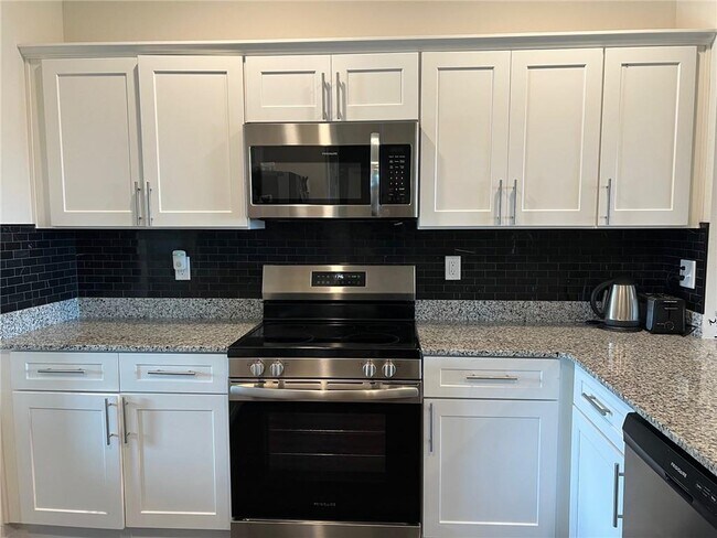 Building Photo - 2960 W McLaren Dr
