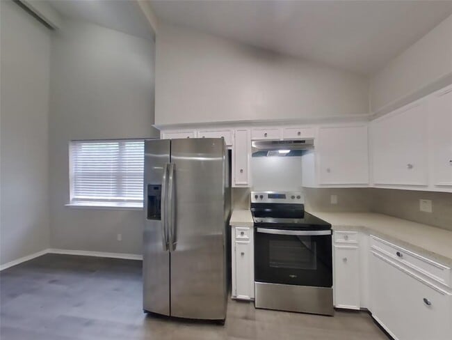 Building Photo - 6906 Falling Waters Dr