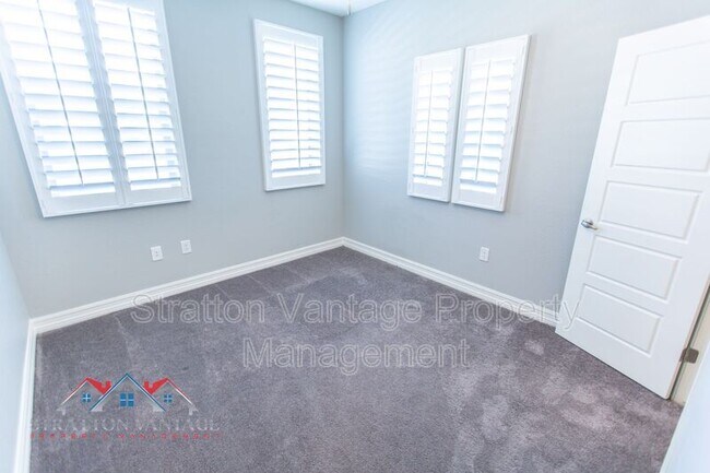 Building Photo - 2821 S Skyline Dr
