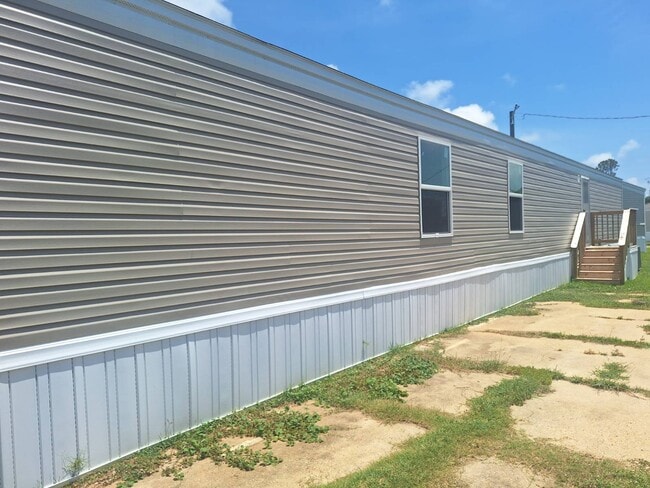 Building Photo - 1901 Switzer Rd