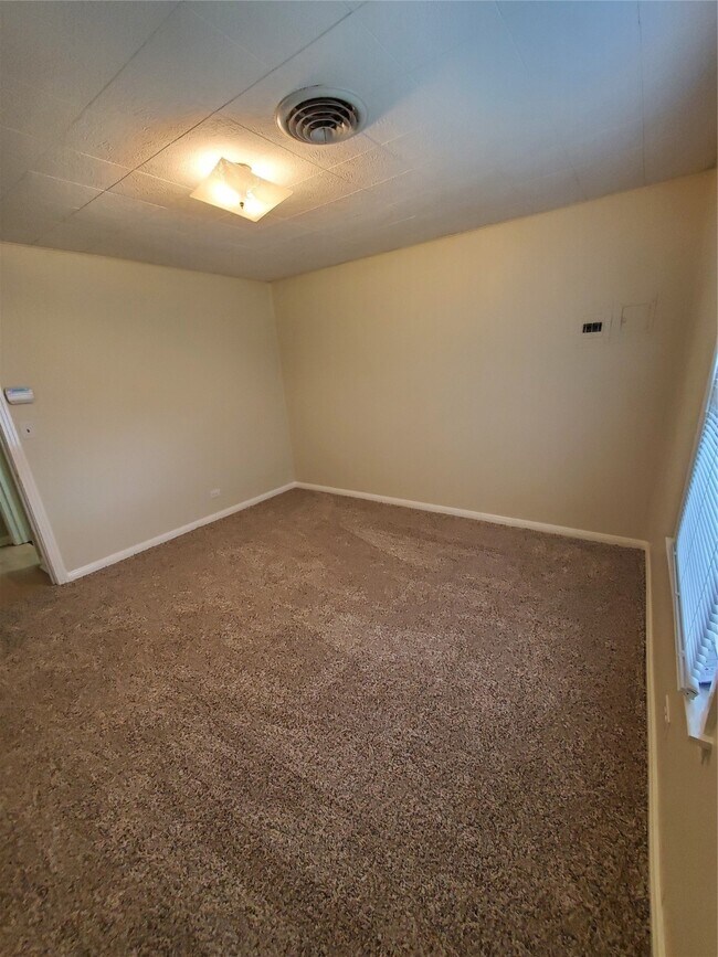 Building Photo - 1505 Millie St