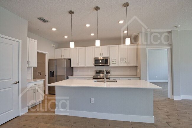 Building Photo - 1610 Rada Ln