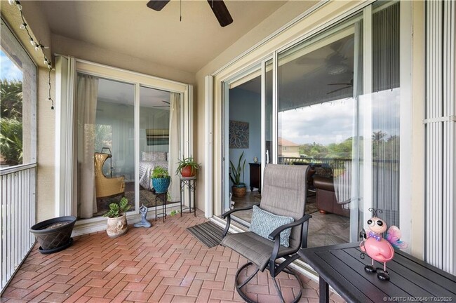 Building Photo - 691 SW Glen Crest Way