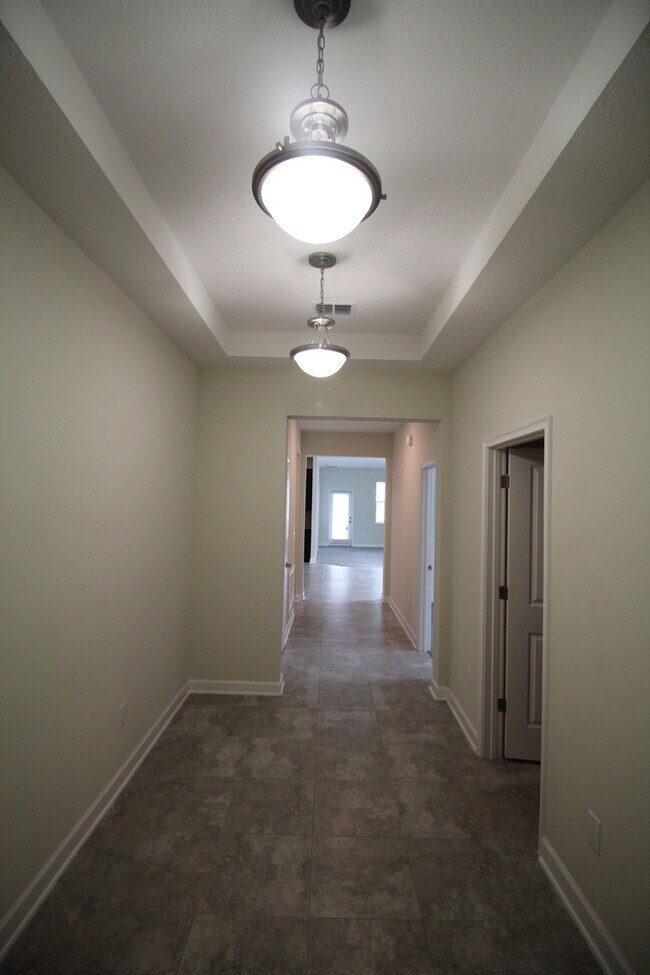 Building Photo - Newer 4/3 Lake Nona/Moss Park Single Story...