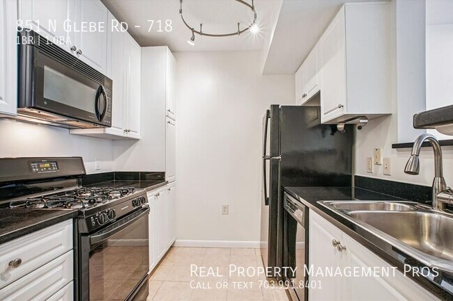 Building Photo - 851 N Glebe Rd