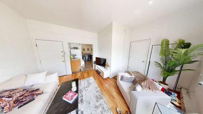 Building Photo - 1105 11th St