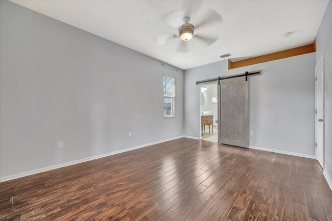 Building Photo - Beautiful 4 bed/ 2.5 bath Rental ~ Sarasota