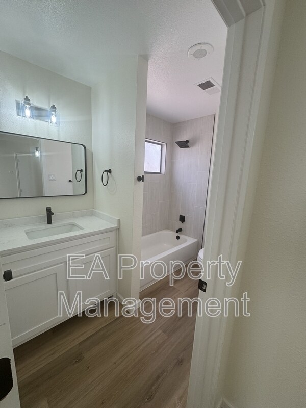 Building Photo - 4830 Aquamarine Dr NE