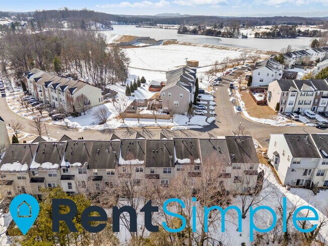 Building Photo - 983 Longview Ln