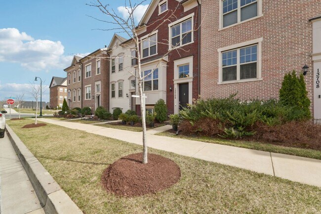 Building Photo - 13706 Petrel St