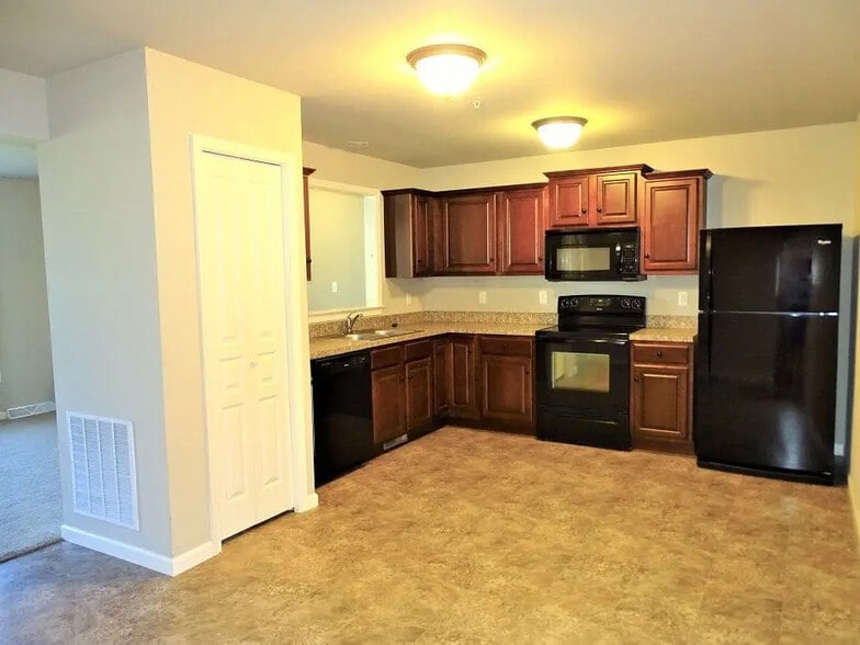 Building Photo - 945 Woodridge Dr