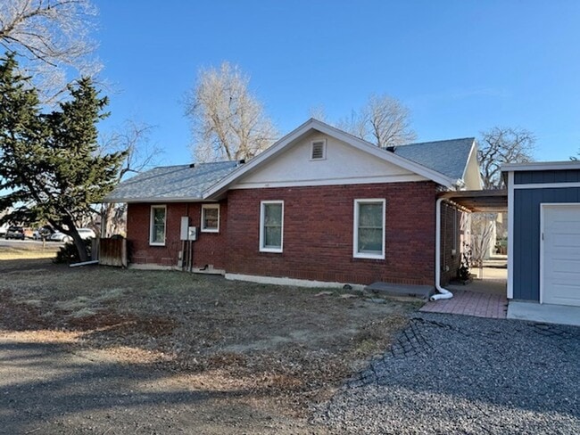 Building Photo - Upgraded Brick Ranch