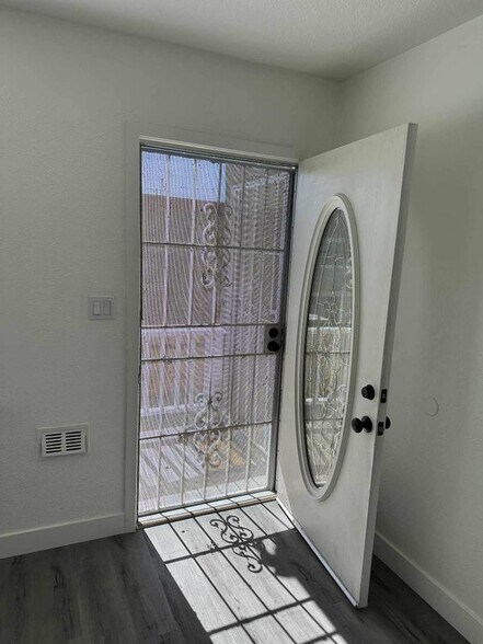 Building Photo - 3222 42nd St