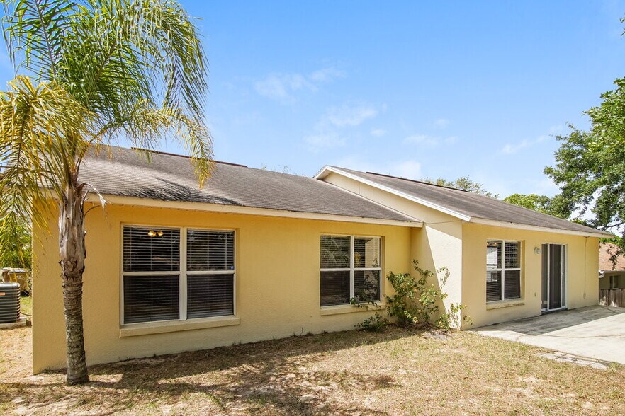 Building Photo - 12009 Woodglen Cir